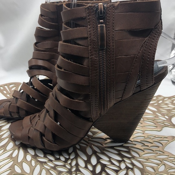 Trouve’ Brown Leather Uppers Stacked Heels Peep Toe Booties Size 6 - Picture 4 of 10